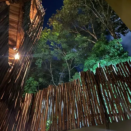 Loba Tulum Male Only Bed & Breakfast